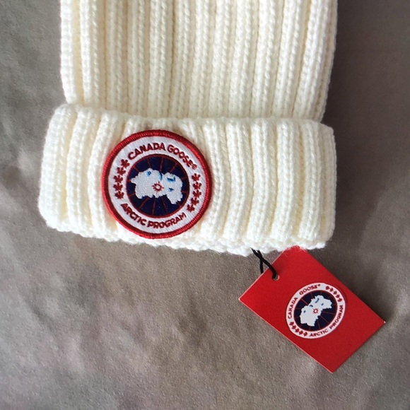Canada goose emblem Beanie rib-knit - Picture 3 of 6